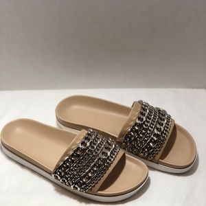 SOLD!!! Kendal & Kylie “Shiloh” slides Size 10